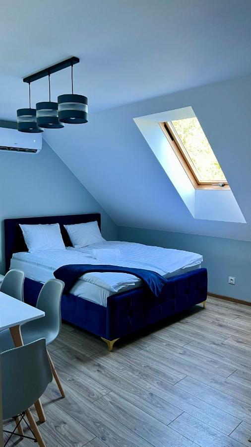Aparthotel W Dolinie Stawow Zator By Housine Las Exterior photo