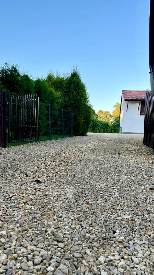 Aparthotel W Dolinie Stawow Zator By Housine Las Exterior photo