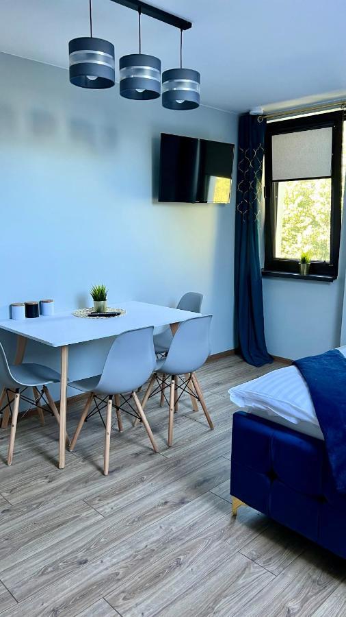 Aparthotel W Dolinie Stawow Zator By Housine Las Exterior photo